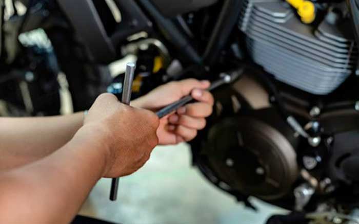 Hal Wajib yang Harus Dilakukan Ketika Servis Motor