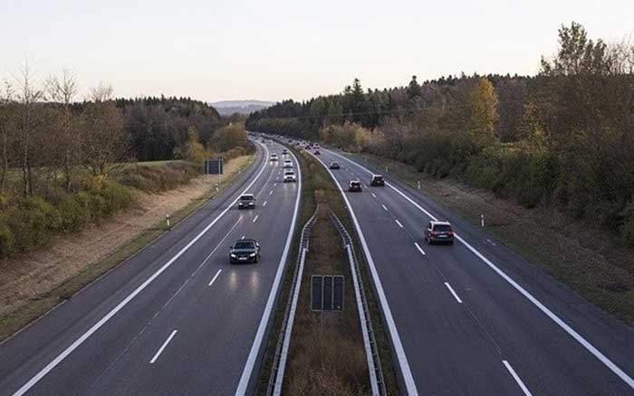 Tips Berkendara Aman Di Jalan Tol