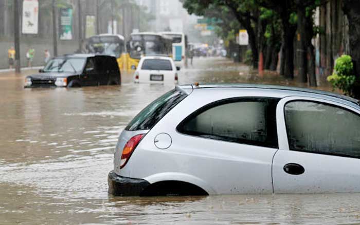 Langkah Mudah Mengatasi Mobil Terendam Banjir